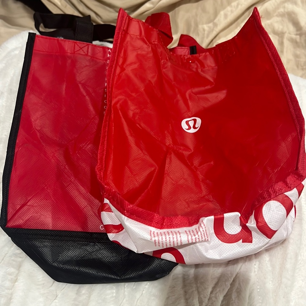 Two Lululemon reusable bags great conditions